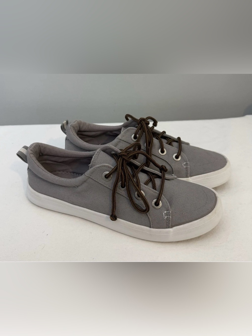 Tommy Bahama Sneakers Men’s Size 9 Gray Canvas Lace Up Casual Walking Shoes